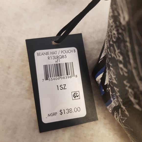 DKNY New York graffiti pouch bag NWT - Picture 3 of 12